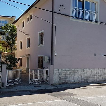 Apartman Sevilya Кострена Екстериор снимка