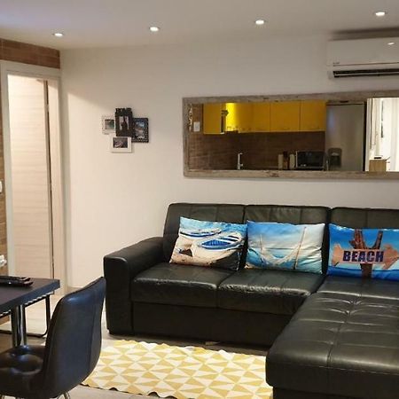 Apartman Sevilya Кострена Екстериор снимка
