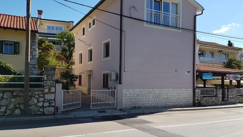 Apartman Sevilya Кострена Екстериор снимка