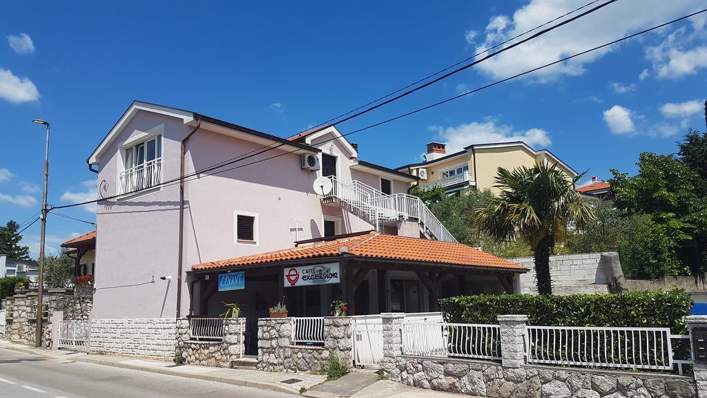 Apartman Sevilya Кострена Екстериор снимка