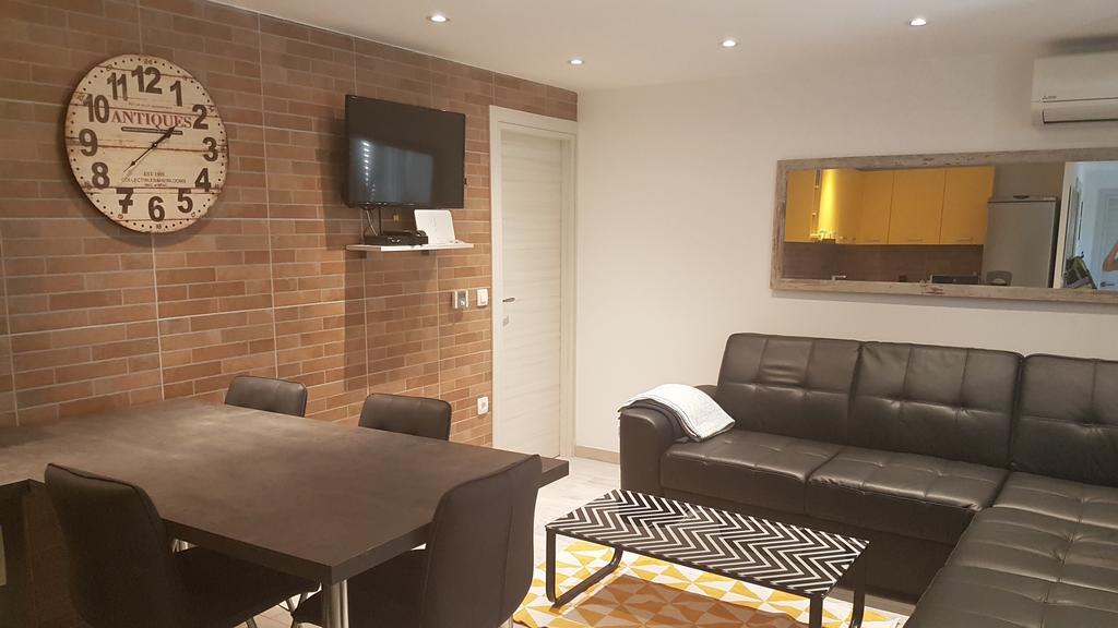 Apartman Sevilya Кострена Екстериор снимка
