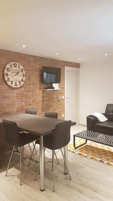 Apartman Sevilya Кострена Екстериор снимка