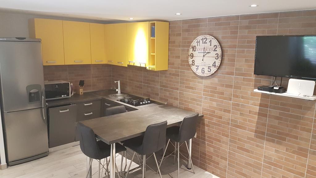 Apartman Sevilya Кострена Екстериор снимка