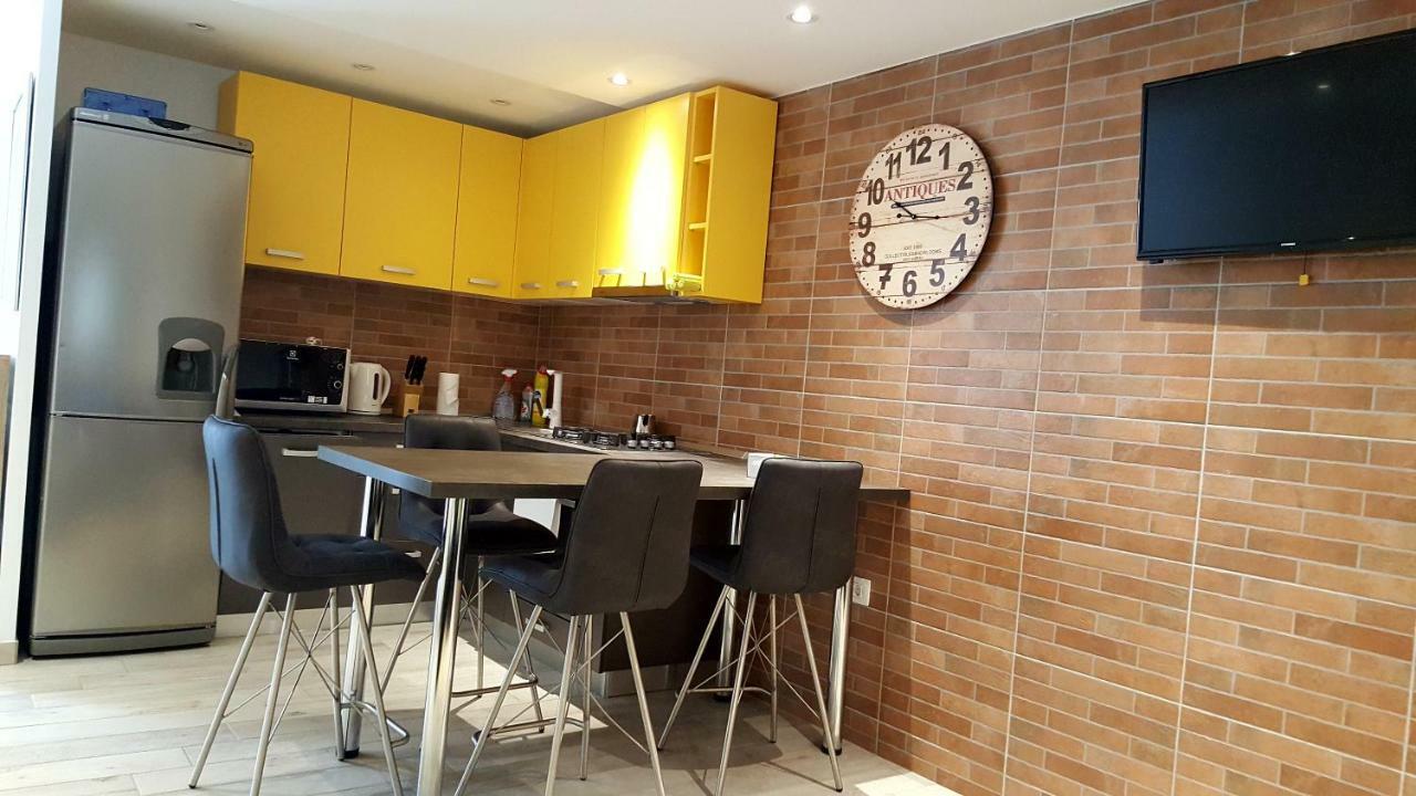 Apartman Sevilya Кострена Екстериор снимка