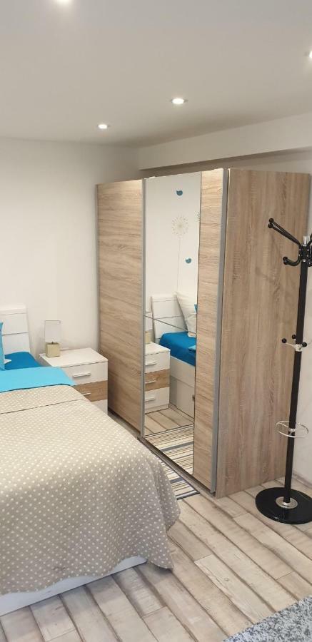 Apartman Sevilya Кострена Екстериор снимка